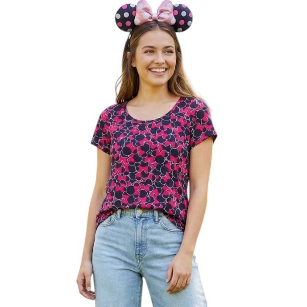 Minnie Mouse Disney black pink bow tshirt short sleeve Disneyland vacation top.